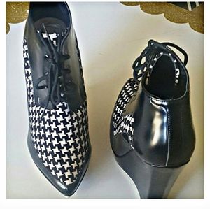 New booties Brand Andrea Size 9